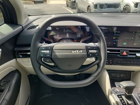 Used 2026 Kia Sportage EX FWD image 11