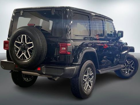 Used 2025 Jeep Wrangler Sahara image 13