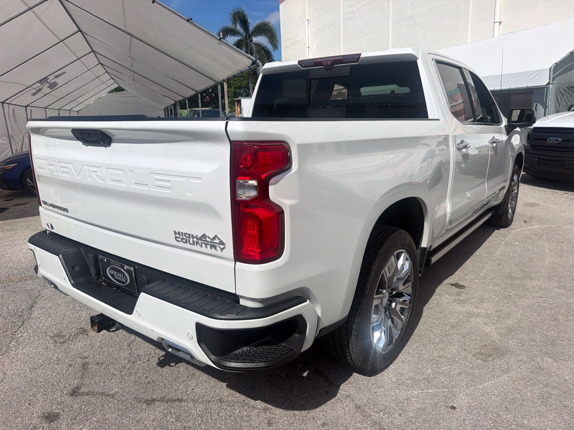 Used 2023 Chevrolet Silverado 1500 High Country w/ Technology Package AWD/4WD image 4