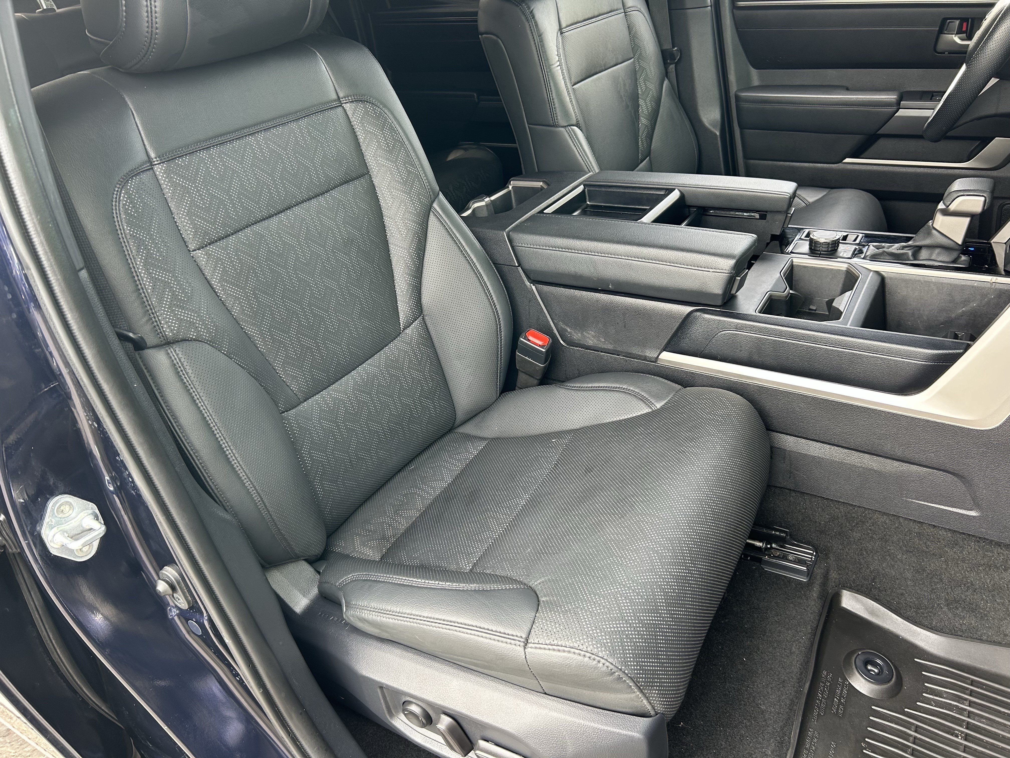 Used 2025 Toyota Tundra SR5 w/ SR5 Premium Package AWD/4WD image 8
