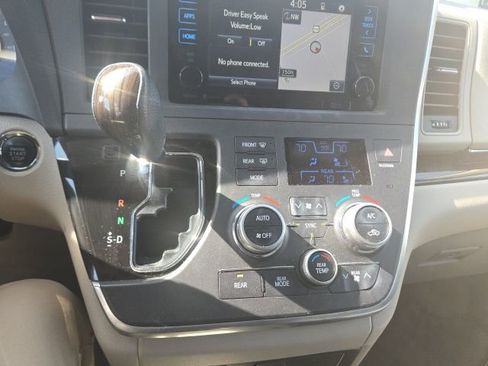 Used 2015 Toyota Sienna XLE w/ XLE Navigation Package image 20