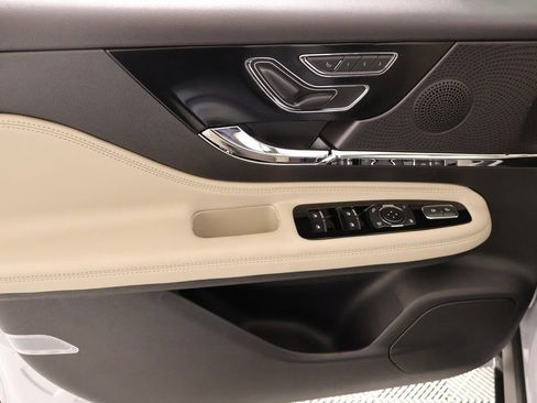 New 2026 Lincoln Corsair Premiere FWD image 16