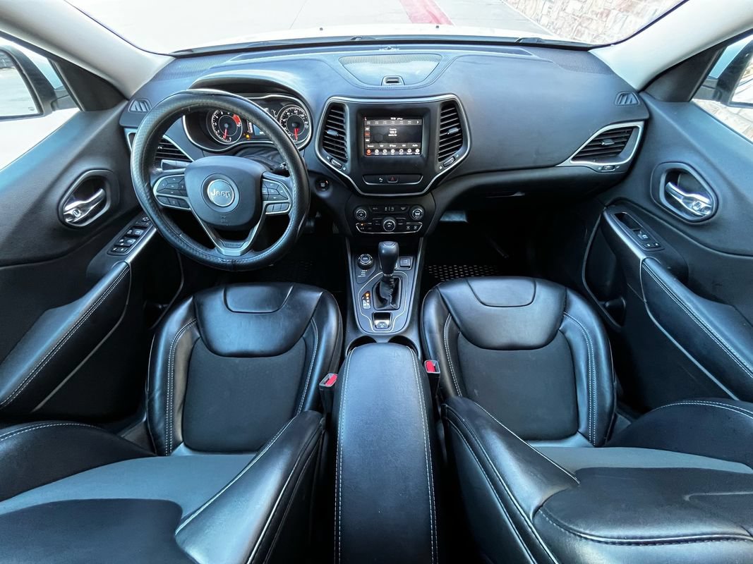 Used 2019 Jeep Cherokee Latitude Plus AWD/4WD image 18