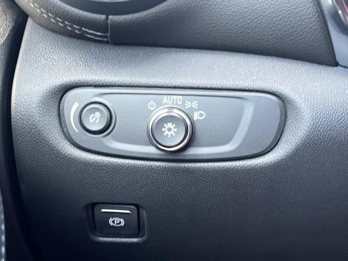 Used 2021 Chevrolet Blazer LT FWD image 28