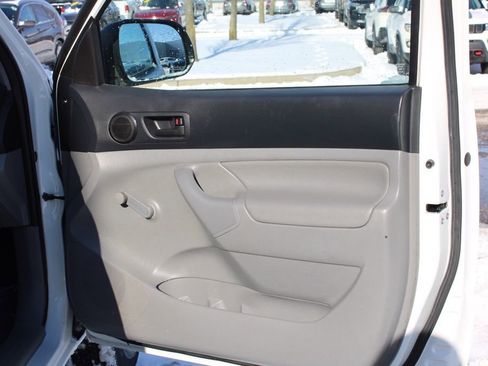 Used 2014 Toyota Tacoma 2WD Regular Cab image 15