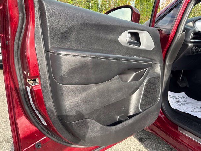 Used 2019 Chrysler Pacifica Touring Plus w/ Advanced Safetytec Group FWD image 24