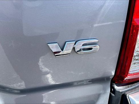 Used 2018 Toyota Tacoma TRD Sport AWD/4WD image 8