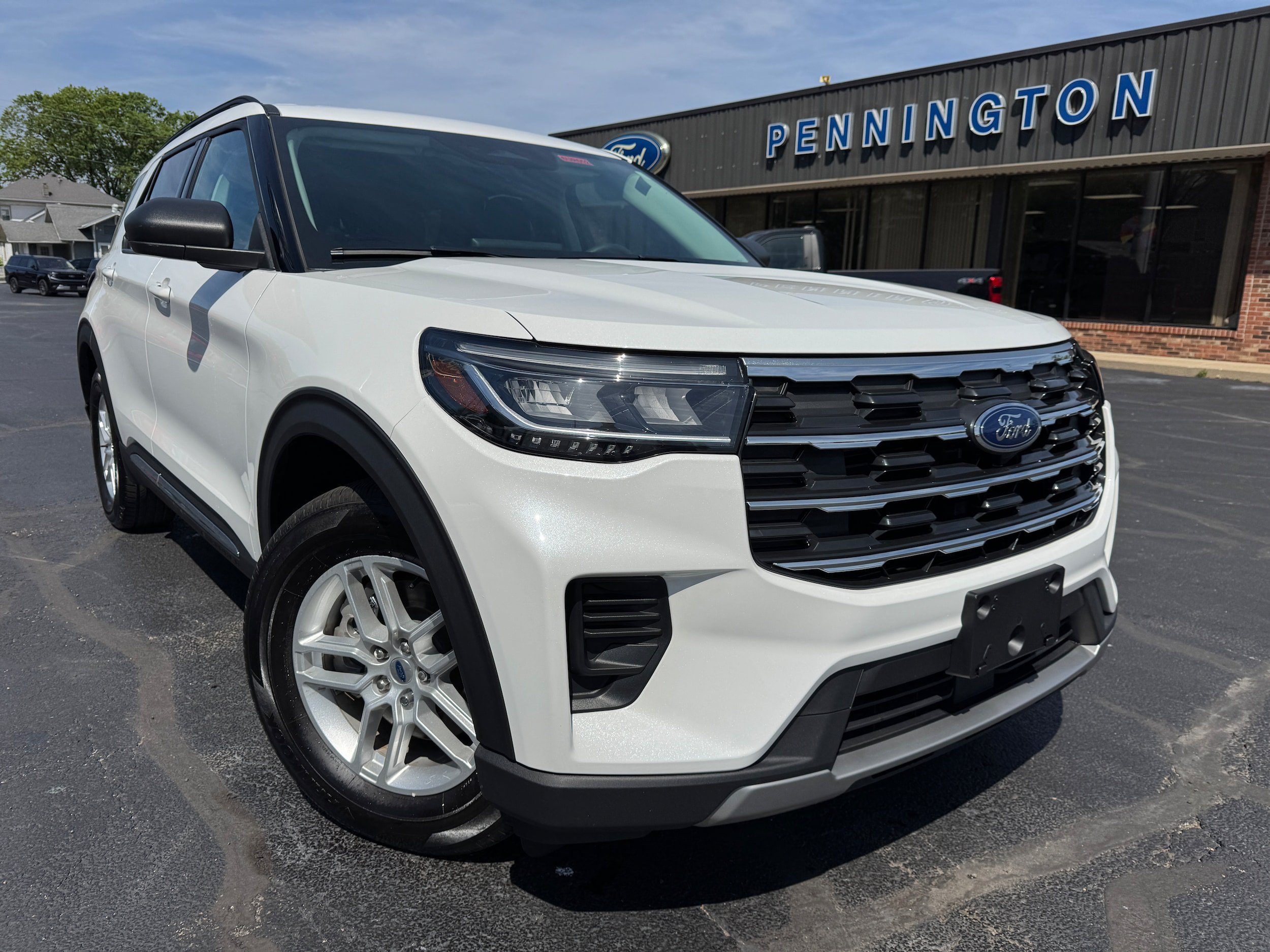Used 2025 Ford Explorer Active RWD image 1