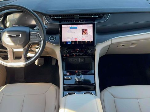 Used 2023 Jeep Grand Cherokee Limited image 10