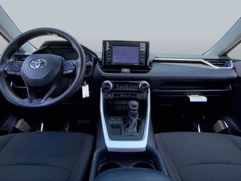 Used 2020 Toyota RAV4 LE FWD image 15