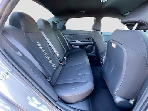 New 2025 Hyundai Elantra SEL image 25
