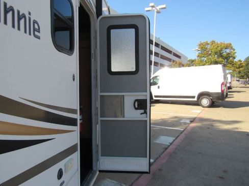 Used 2017 Ford E-450 and Econoline 450 Super Duty w/ Motorhome Prep Package image 29