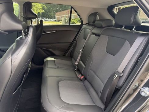 Used 2025 Kia Niro EX FWD image 26