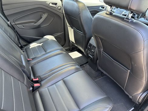 Used 2015 Ford C-MAX Energi SEL w/ Equipment Group 303A FWD image 15