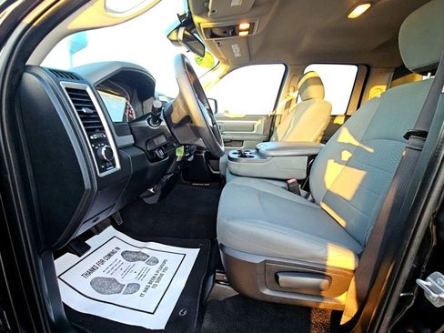 Used 2015 RAM 1500 Classic SLT image 9