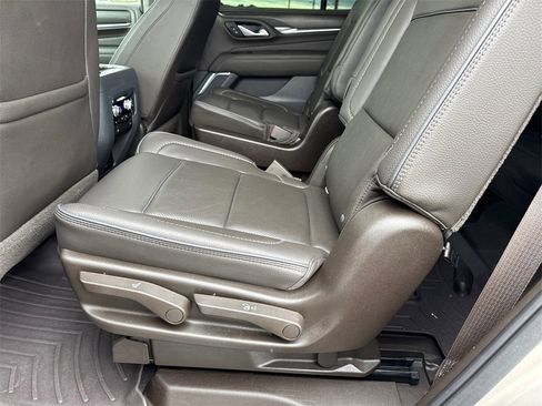 Used 2021 GMC Yukon Denali w/ Denali Premium Package image 23