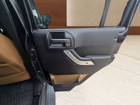 Used 2013 Jeep Wrangler Unlimited Sahara w/ Connectivity Group image 26