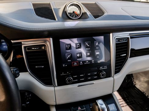 Used 2017 Porsche Macan S image 26