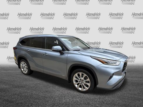 Used 2022 Toyota Highlander Limited AWD/4WD image 2