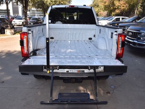 Used 2024 Ford F250 Lariat w/ Chrome Package image 38