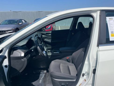 Used 2025 Nissan Altima 2.5 SV FWD image 23
