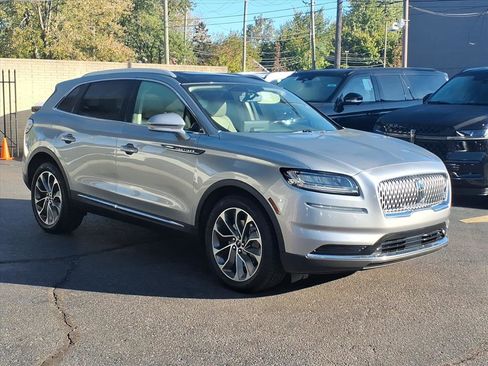 Used 2022 Lincoln Nautilus Reserve image 3