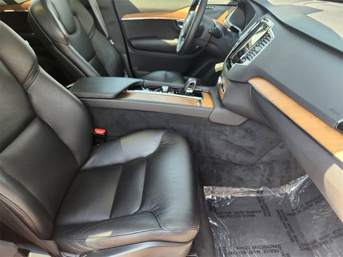 Used 2023 Volvo XC90 T8 Plus w/ Protection Package Premier image 19