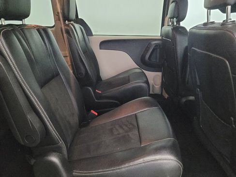 Used 2019 Dodge Grand Caravan SXT image 19