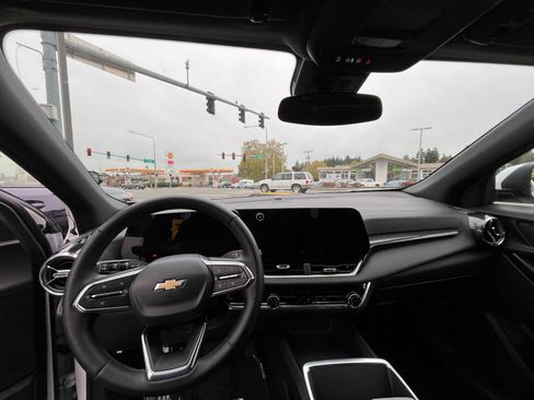 Used 2025 Chevrolet Equinox LT image 33