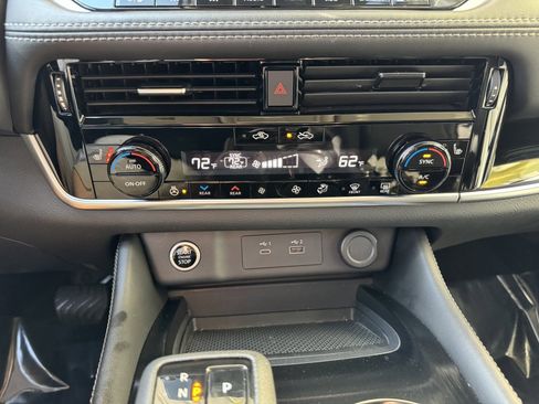 Used 2023 Nissan Rogue SL w/ SL Premium Package image 25