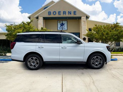 Used 2025 Ford Expedition Active AWD/4WD image 8