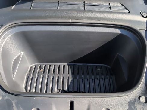 Used 2022 Tesla Model Y Long Range image 24