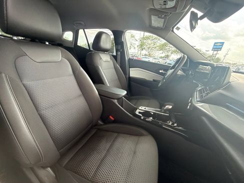 Used 2025 Chevrolet Trax LT FWD image 31