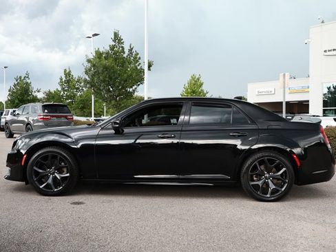 Used 2023 Chrysler 300 S w/ Comfort Group RWD image 9