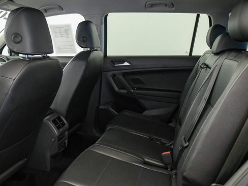 Used 2020 Volkswagen Tiguan SE FWD image 17