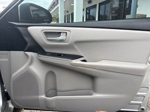 Used 2017 Toyota Camry LE image 47