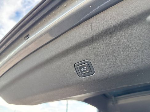 Used 2022 GMC Yukon Denali image 9