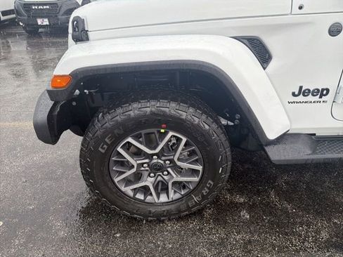 New 2026 Jeep Wrangler Unlimited Sahara AWD/4WD image 5