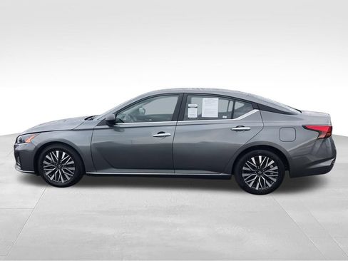 Used 2024 Nissan Altima 2.5 SV FWD image 5