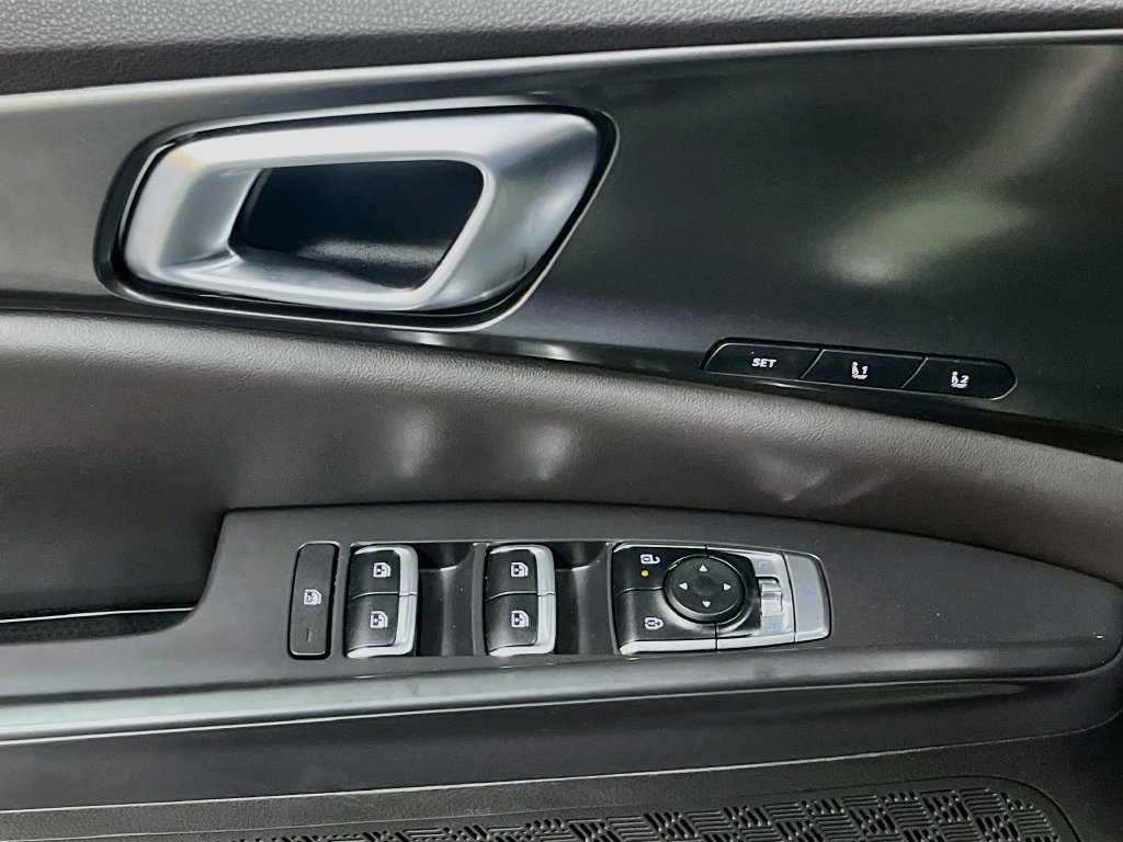 Used 2025 Kia Carnival SX Prestige FWD image 18