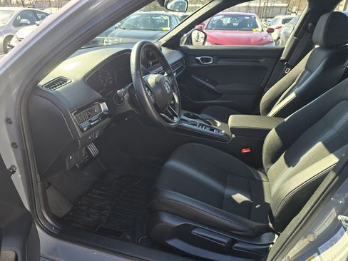Used 2025 Honda Civic Sport image 16