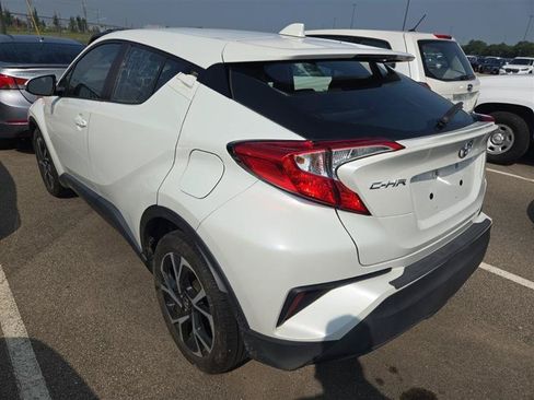 Used 2019 Toyota C-HR XLE FWD image 2