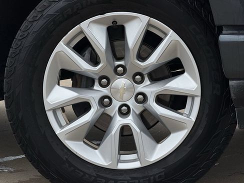 Used 2020 Chevrolet Silverado 1500 Custom w/ Custom Value Package RWD image 9