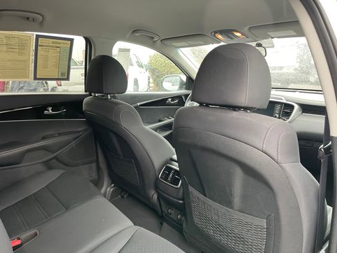 Used 2020 Kia Sorento LX image 26