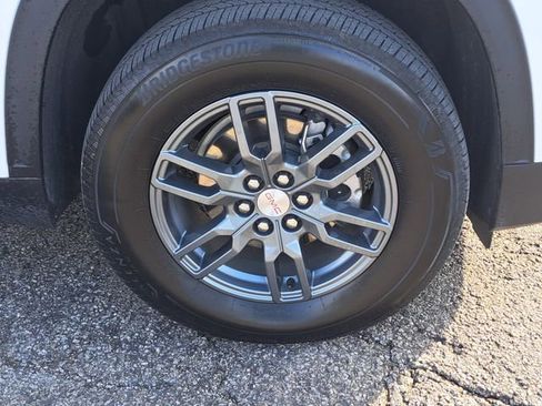 Used 2025 GMC Acadia Elevation image 4