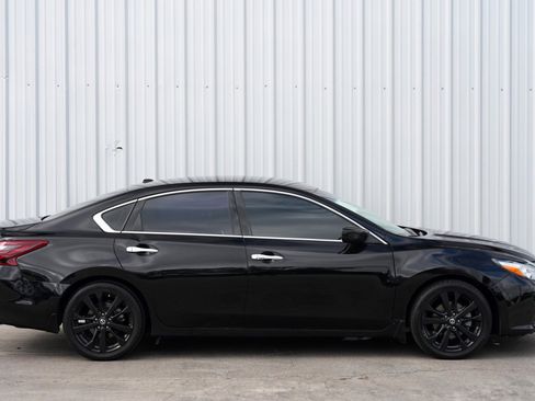 Used 2018 Nissan Altima 2.5 SR w/ SR Midnight Edition image 48