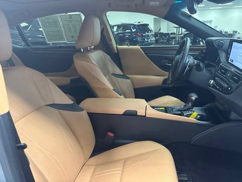 Used 2025 Lexus ES 350 Ultra Luxury FWD image 9