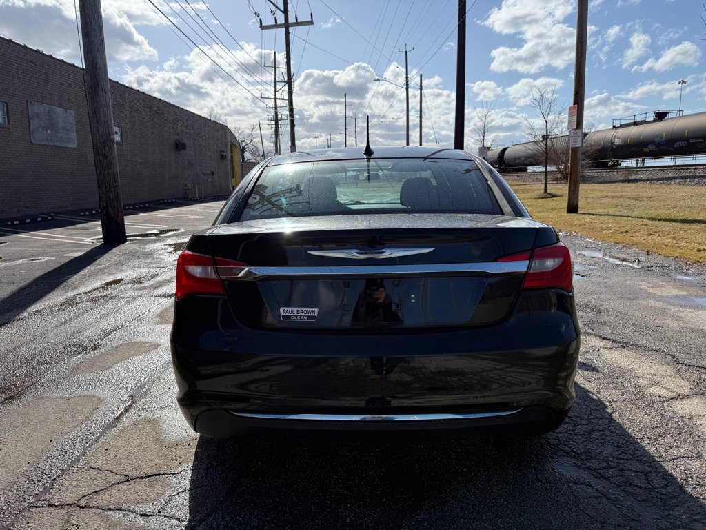 Used 2013 Chrysler 200 LX FWD image 4