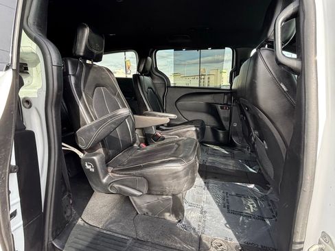 Used 2024 Chrysler Pacifica Touring-L w/ S Appearance Package image 19