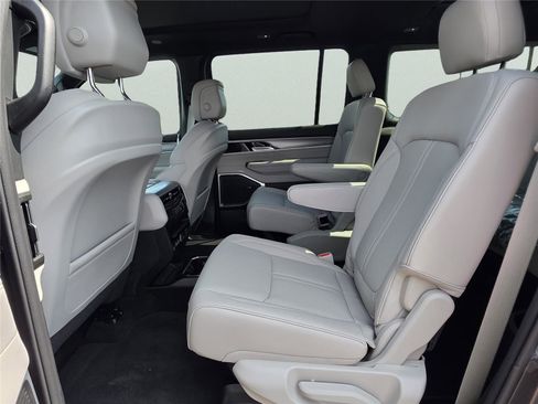 New 2026 Jeep Grand Wagoneer L 4WD w/ Premium Group I image 30